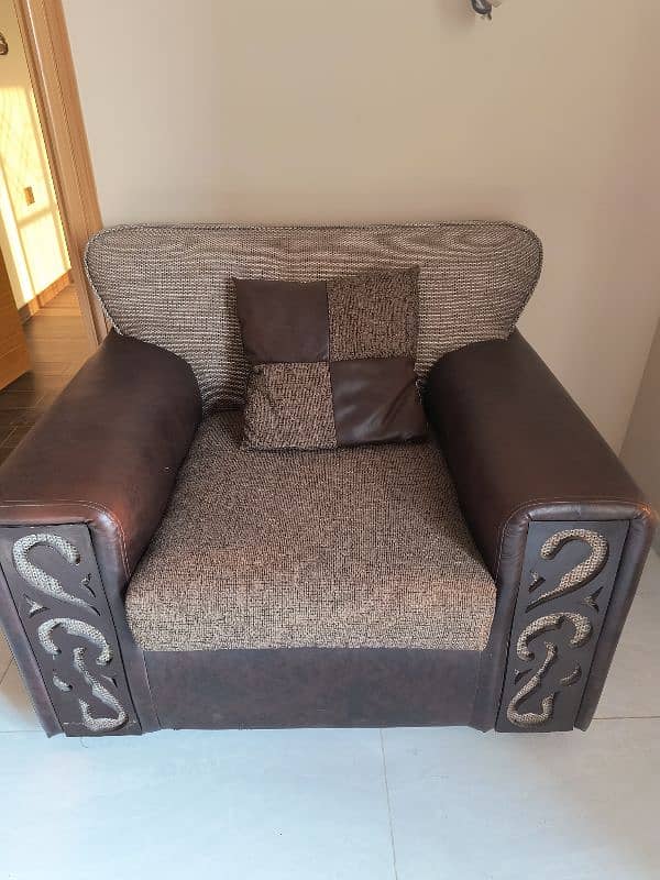 Well Furnished Sofay Like new 1