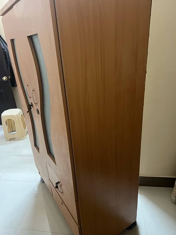 Wardrobe for sale in good condition 4