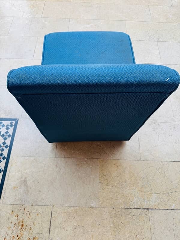 6 Seater Sofa in excellent condition branded 5Star Foam 1