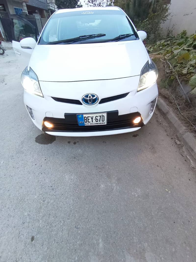 Toyota prius modeL 2015 0