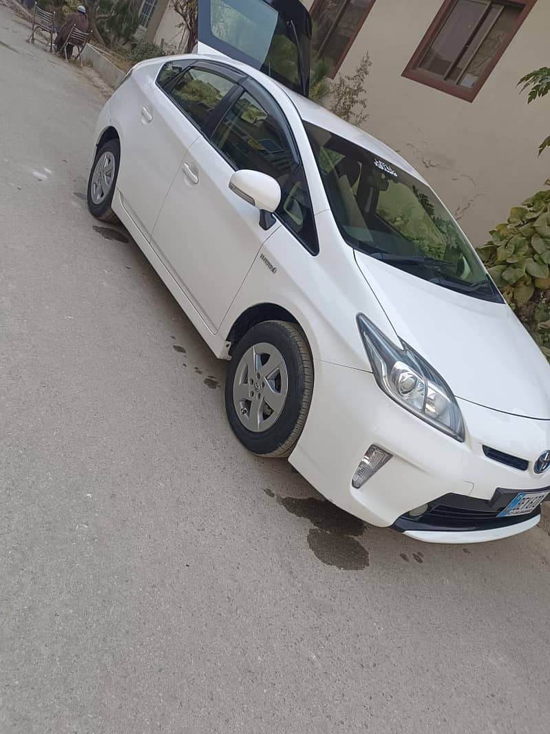 Toyota prius modeL 2015 1