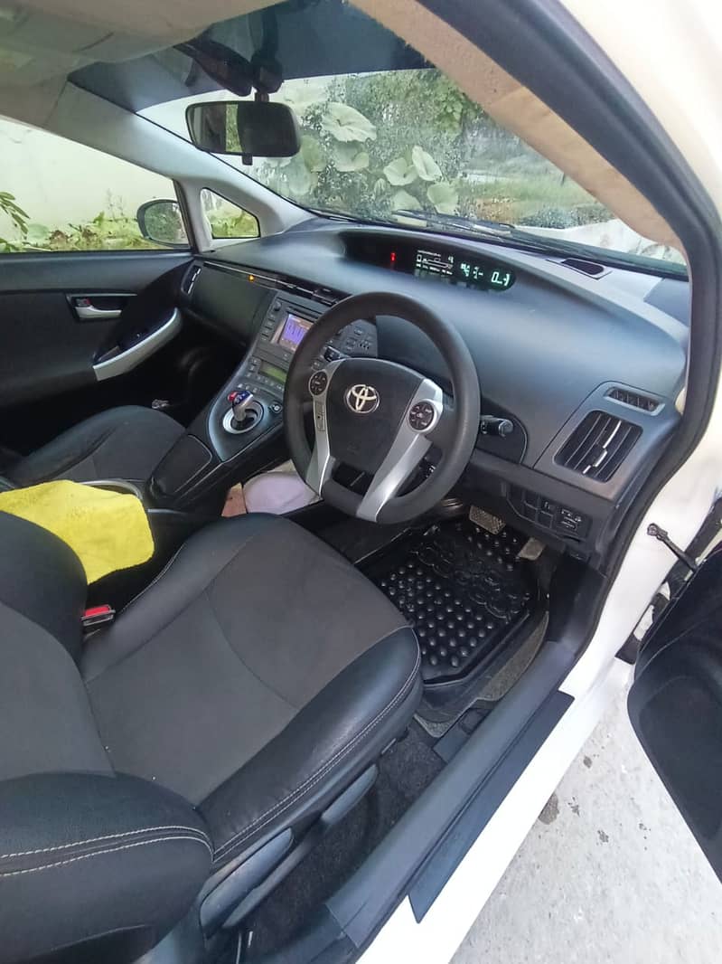 Toyota prius modeL 2015 9