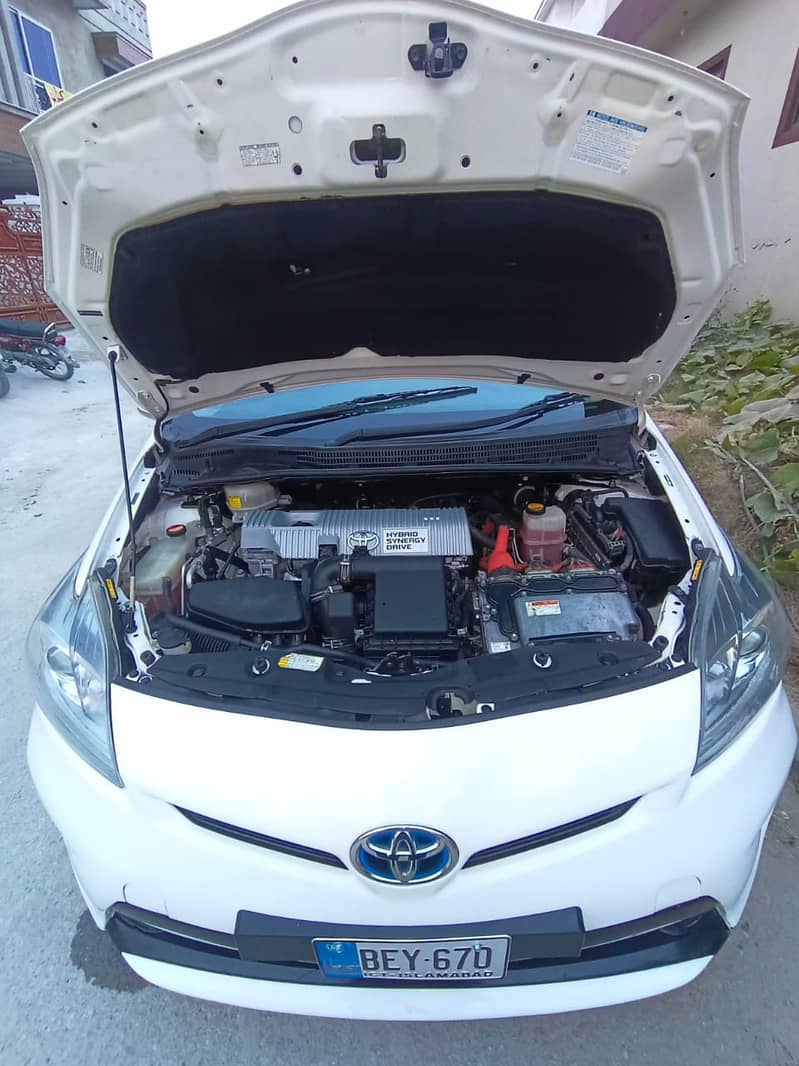 Toyota prius modeL 2015 15