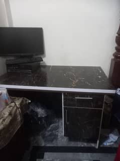 Un-Used Computer Table new A quality