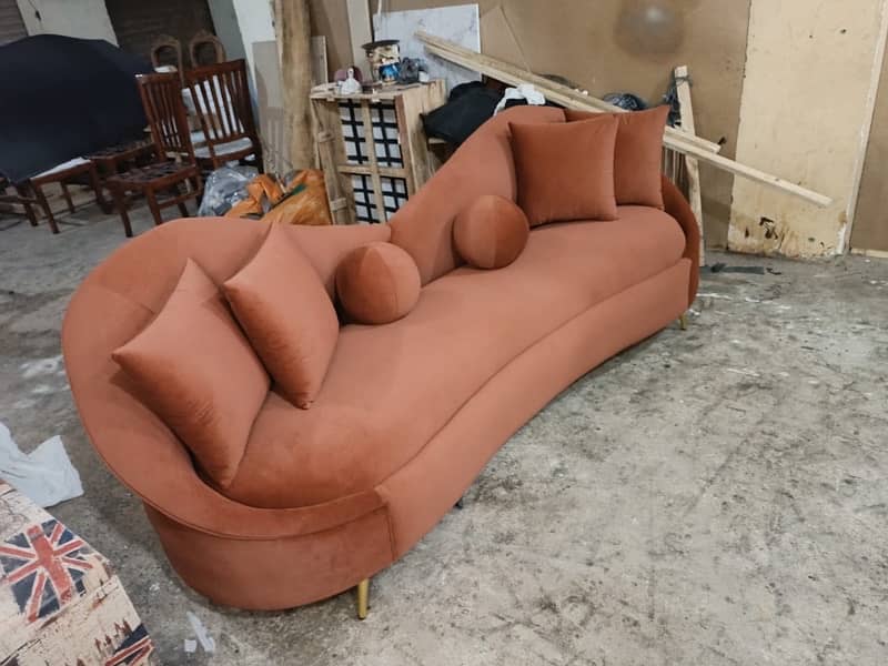 A beautiful sofa with original and new condition 0