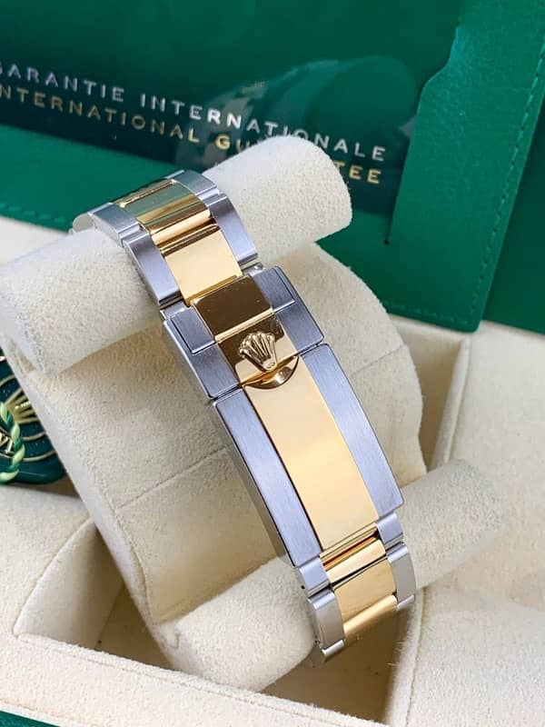 WE BUY Rolex Cartier Omega Hublot Audemars Piguet Richard Mille Rado 3