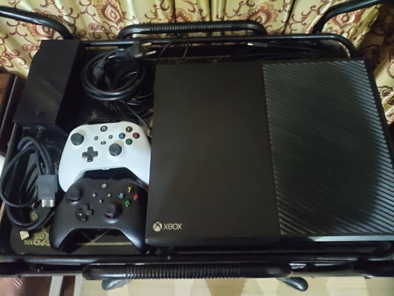 Xbox One Console with Pre-installed Games 4