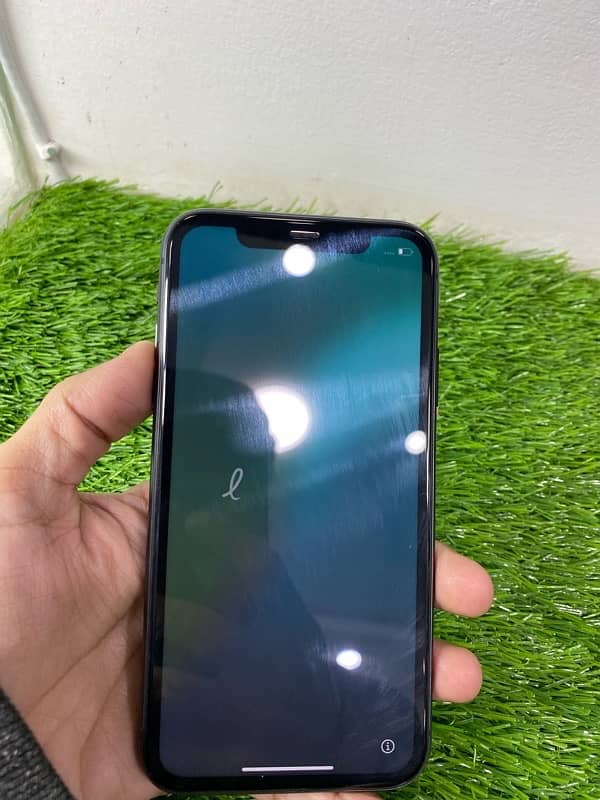 Iphone 11 64 GB  jv 100 Health 3