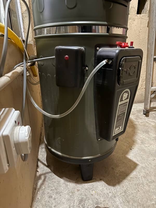 gyser 25 gallon electric + gas 4