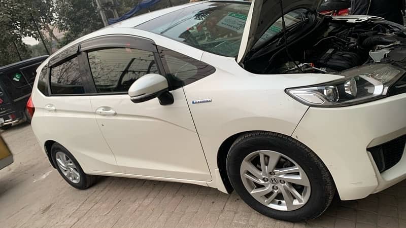 Honda Fit 2013 Pearl White 2