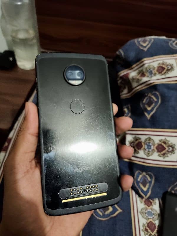 Moto Z2 Force 1