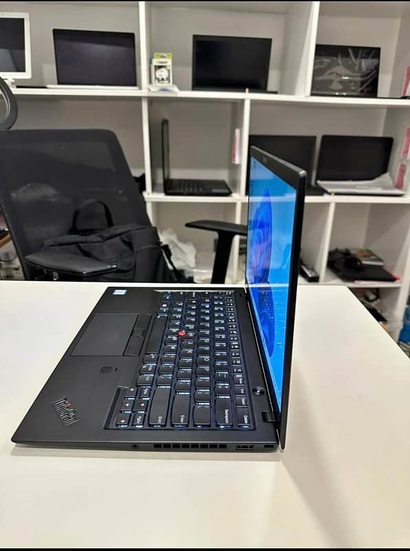 Lenove Thinkpad x1 corbon ( i7,8th) 16 , 512 2