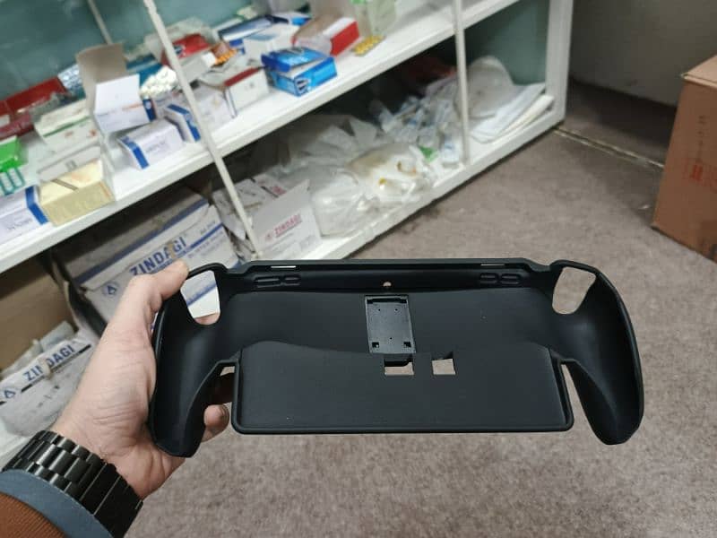 Playstation Portal with back cover and traveling case 4