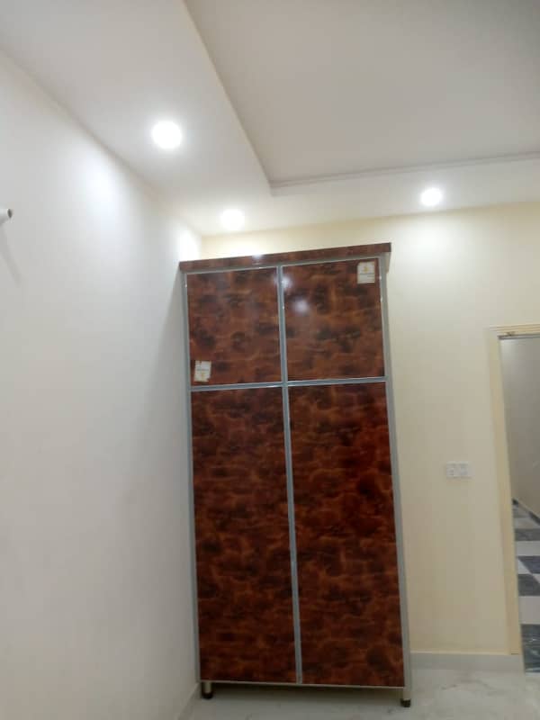 In Allama Iqbal Town - Chinab Block Flat For Rent Sized 3 Marla 5