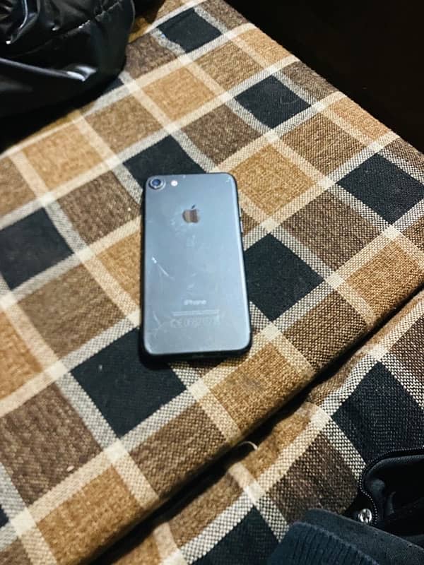 Iphone 7(PTA) 1