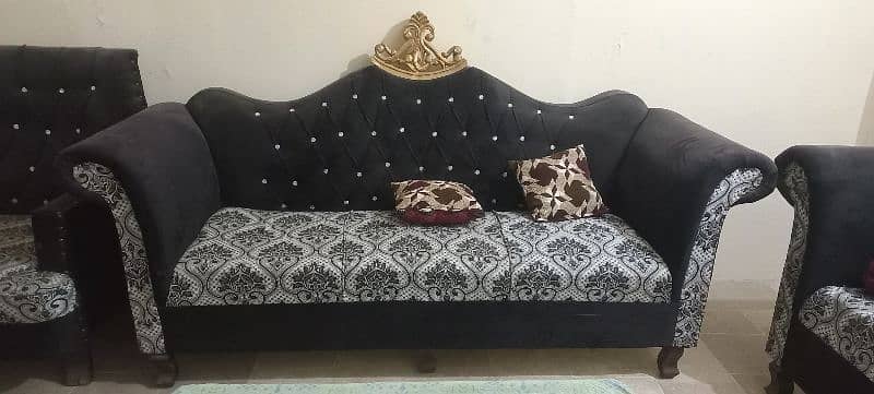 black valvet 7 seater sofa set 0