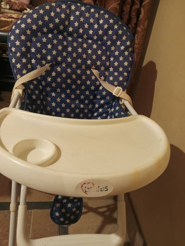 tinnies baby high chair in very good condition 2