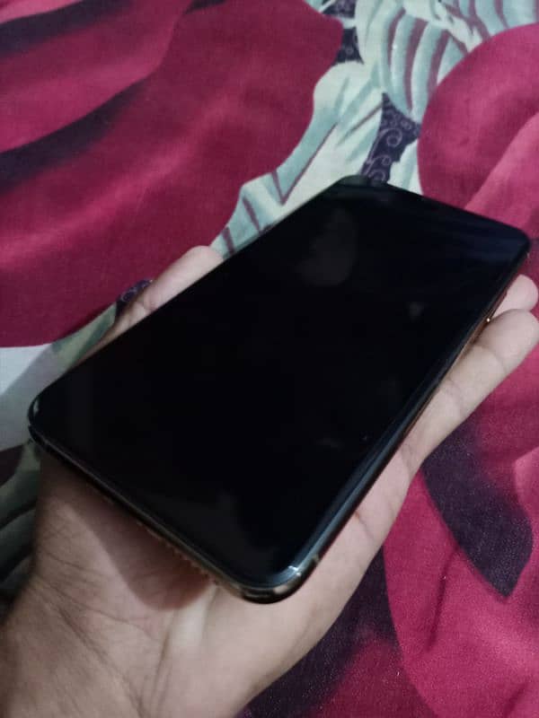 IPHONE 11 PRO MAX IN EXCELLENT CONDITION 6