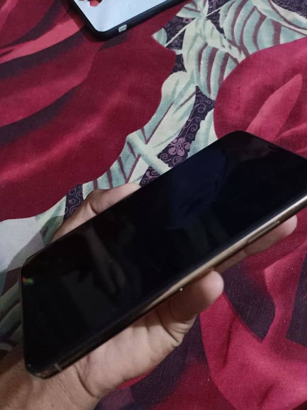 IPHONE 11 PRO MAX IN EXCELLENT CONDITION 7