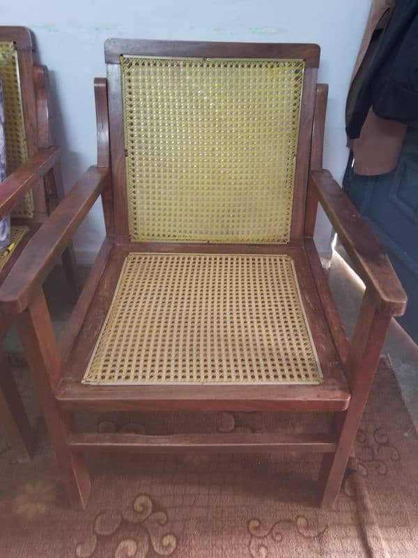 Argent sale only 6 chairs Demand 15000 0