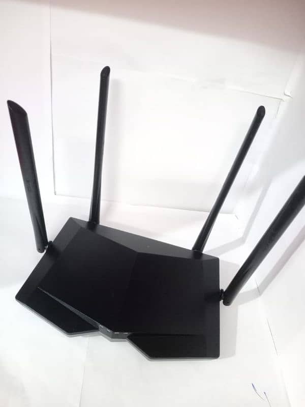 Tenda Ac6  1200Mbps Dual Band wifi router (Branded) 1