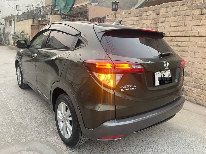 O3OO OO47949 Honda Vezel hybrid better than city gli car urgent sale 3