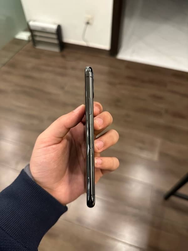 IPHONE 11 PRO (PTA APPROVED) 3