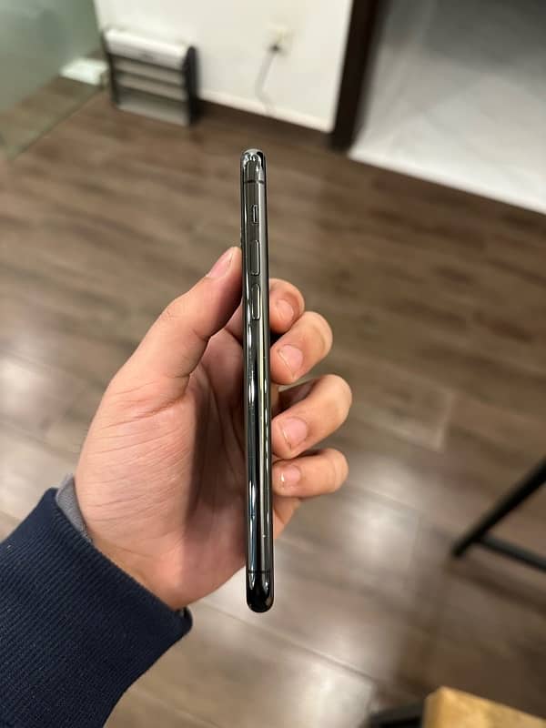 IPHONE 11 PRO (PTA APPROVED) 4