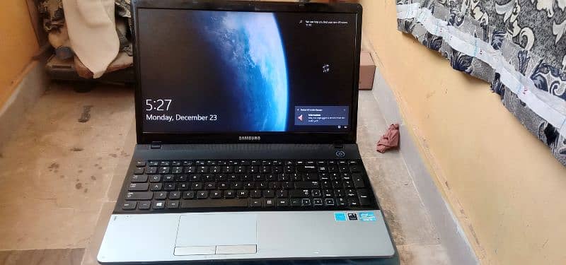 Samsung NP300E5C 10/10 | 8 gb ram 0