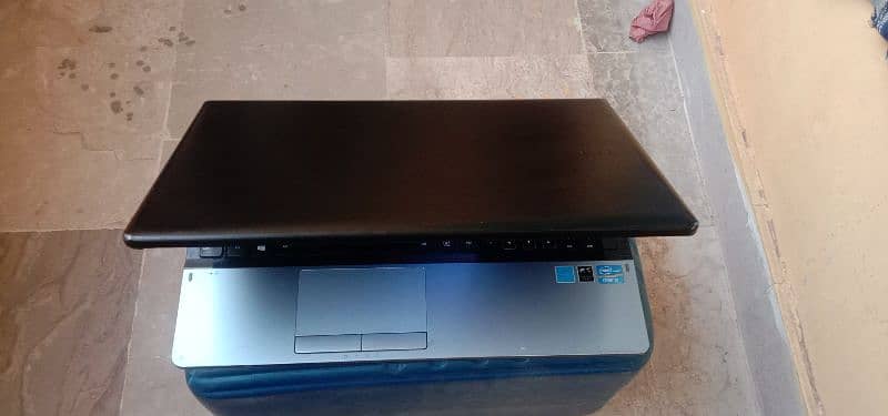 Samsung NP300E5C 10/10 | 8 gb ram 1