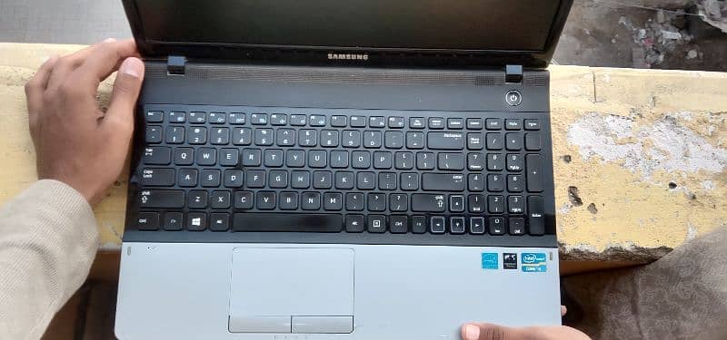 Samsung NP300E5C 10/10 | 8 gb ram 5