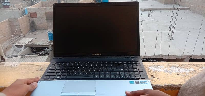 Samsung NP300E5C 10/10 | 8 gb ram 7