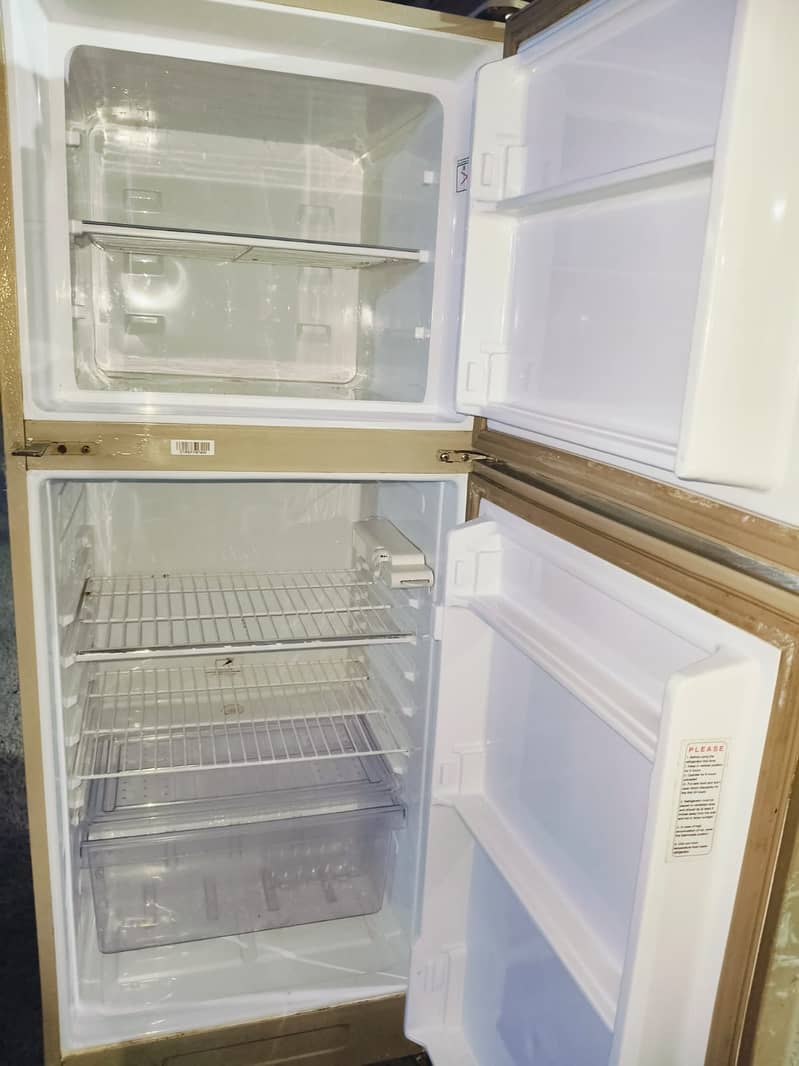 Dawlance fridge medium size (0306=4462/443) fabuset 4