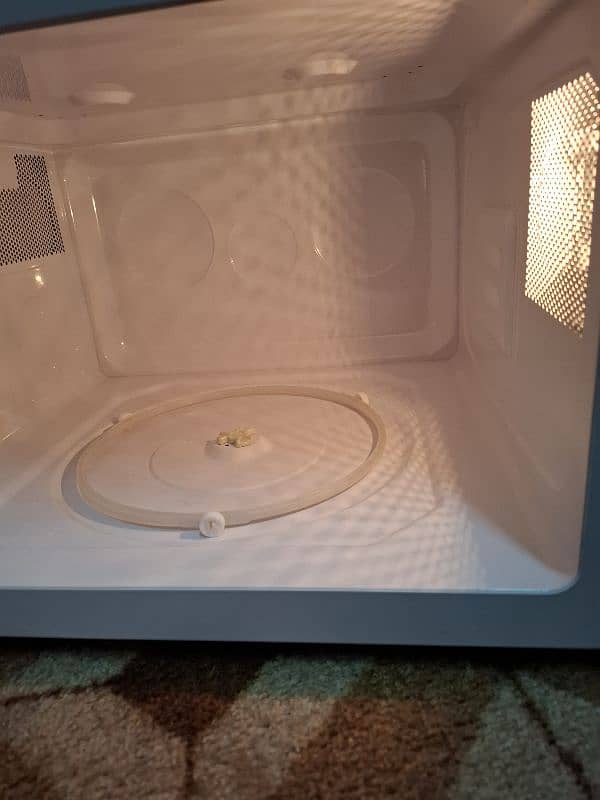 Brand new microwave 3