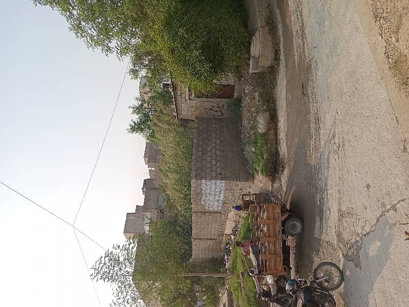 650SQURE YARDS CORNER PLOT FOR SALE IN PECHS NEAREST TO SHAH RE FAISAL 1