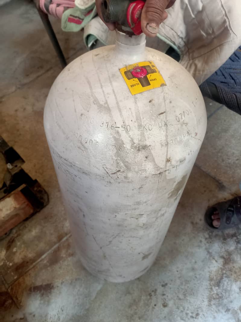 Gas Cylinder With Gas KIT 1