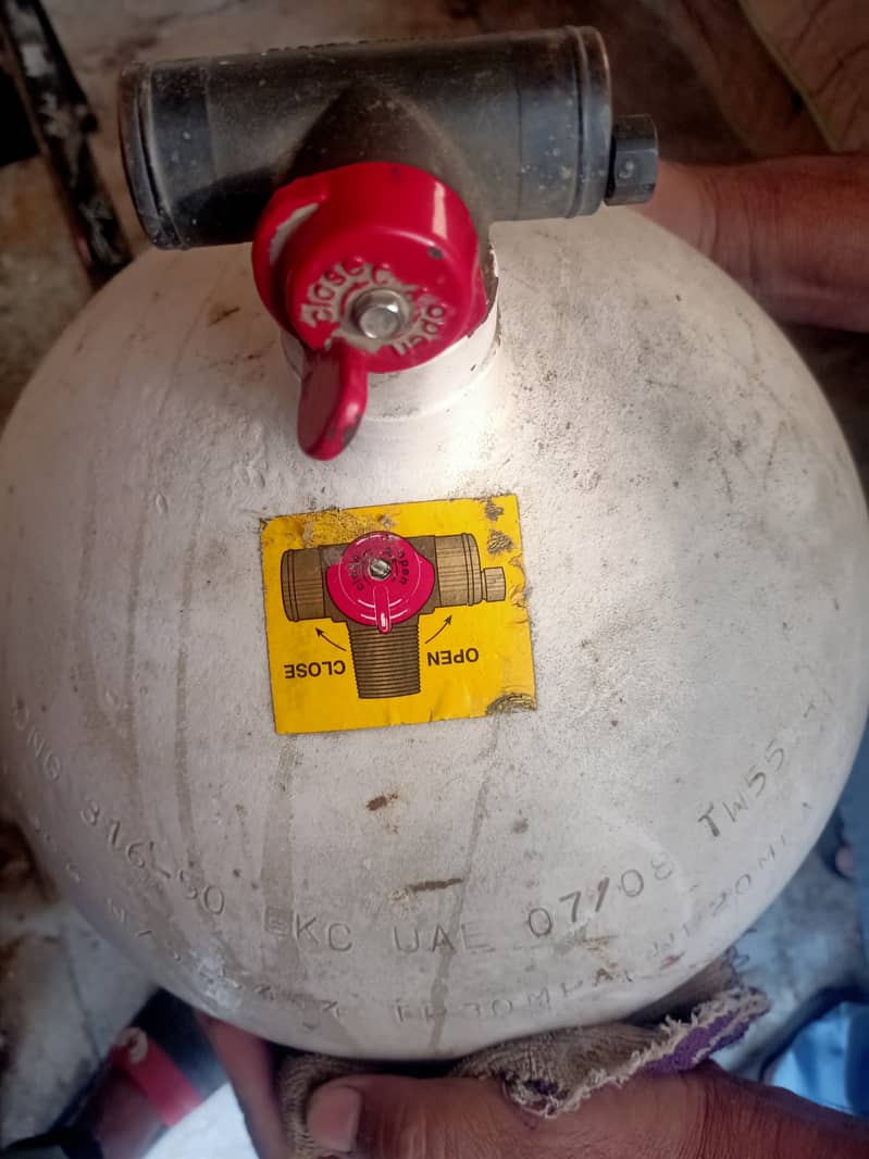 Gas Cylinder With Gas KIT 2