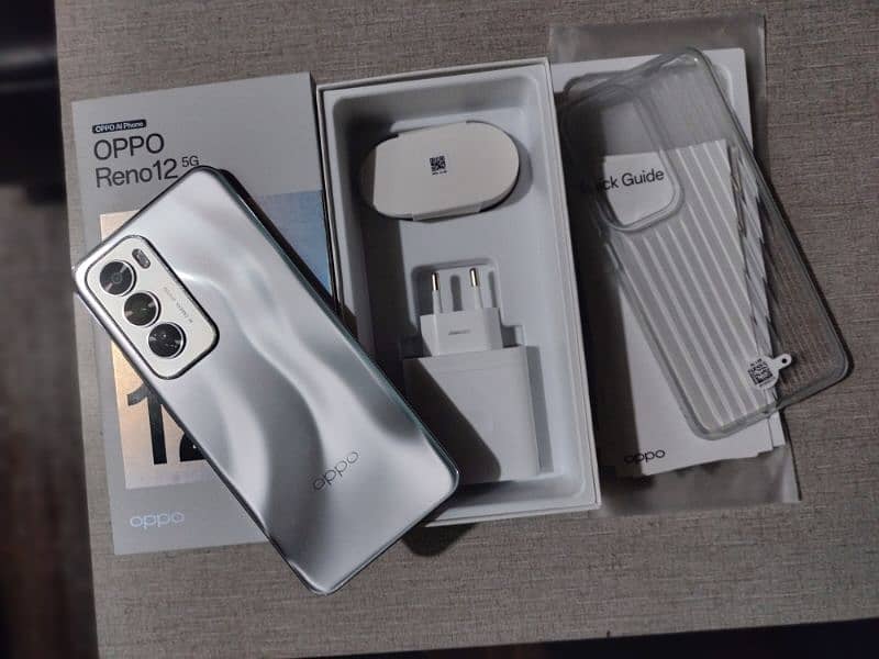 OPPO Reno 12 0