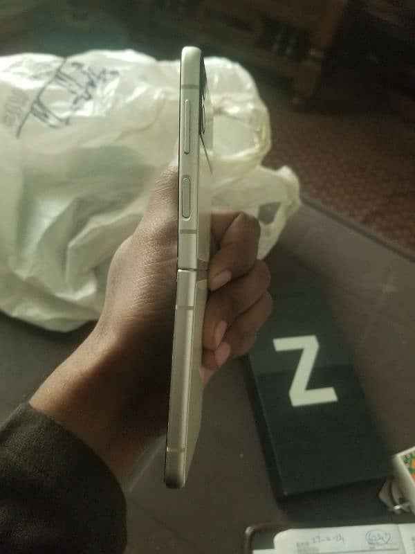 Samsung z. flip 3 fone 0