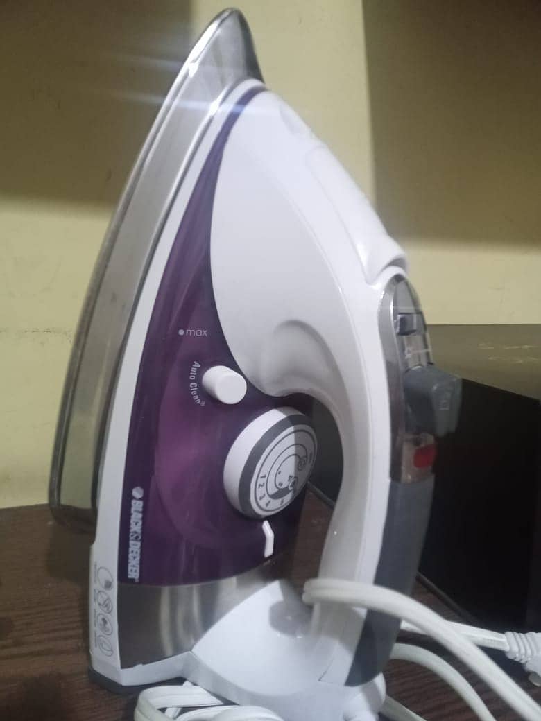 Steam Iron Black & Decker 120V 1