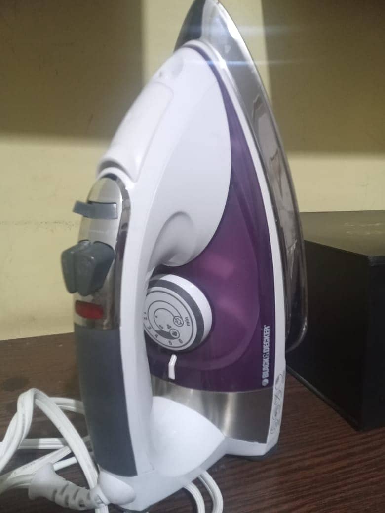 Steam Iron Black & Decker 120V 3