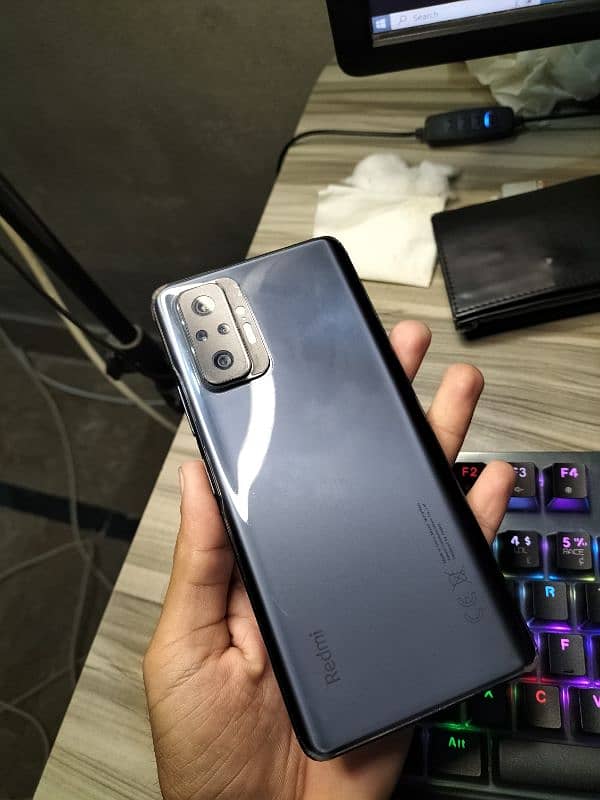 Redmi note 10 pro 10/10 condition just 30k minor ishhu 6