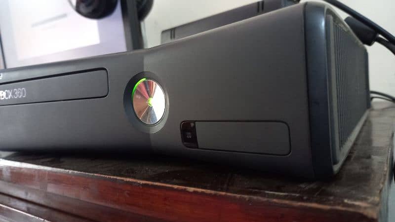 Xbox 360 slim just new 5