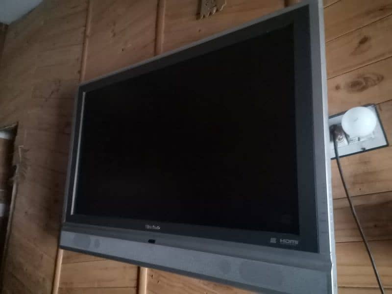 LCD tv 42 inches 8