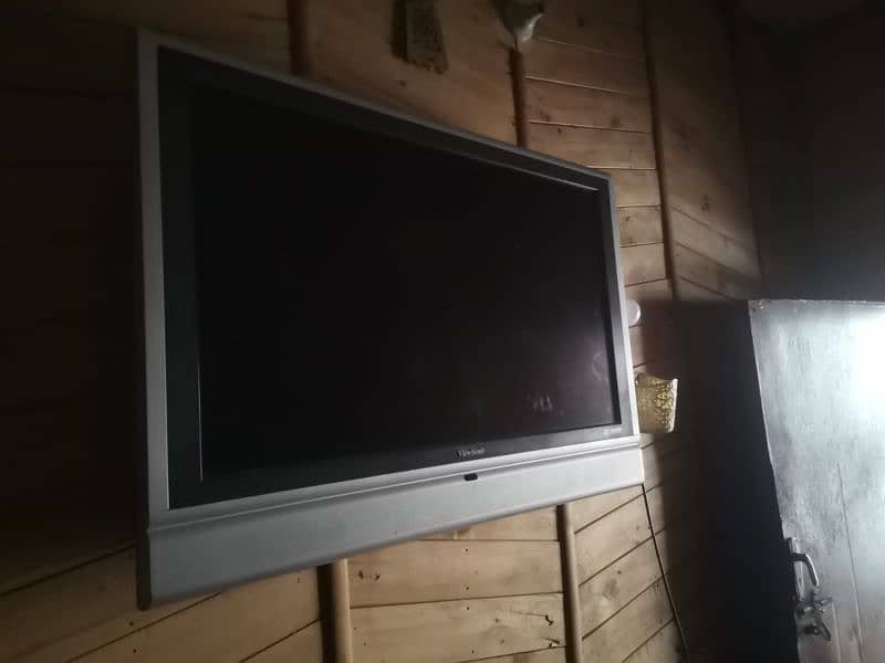 LCD tv 42 inches 9