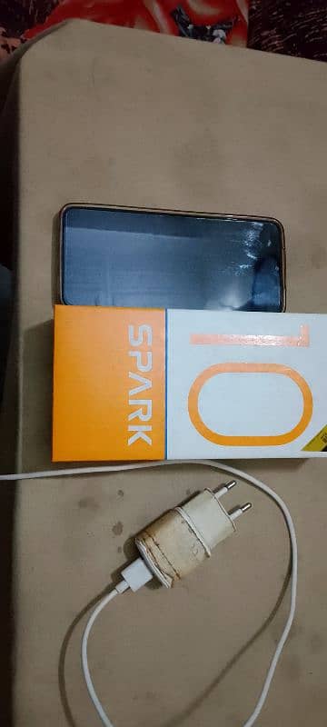 Tecno spark 10 8:128 gb  hai 3