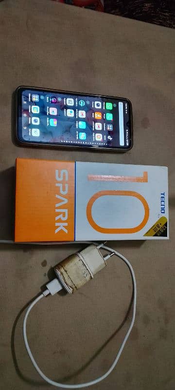 Tecno spark 10 8:128 gb  hai 4