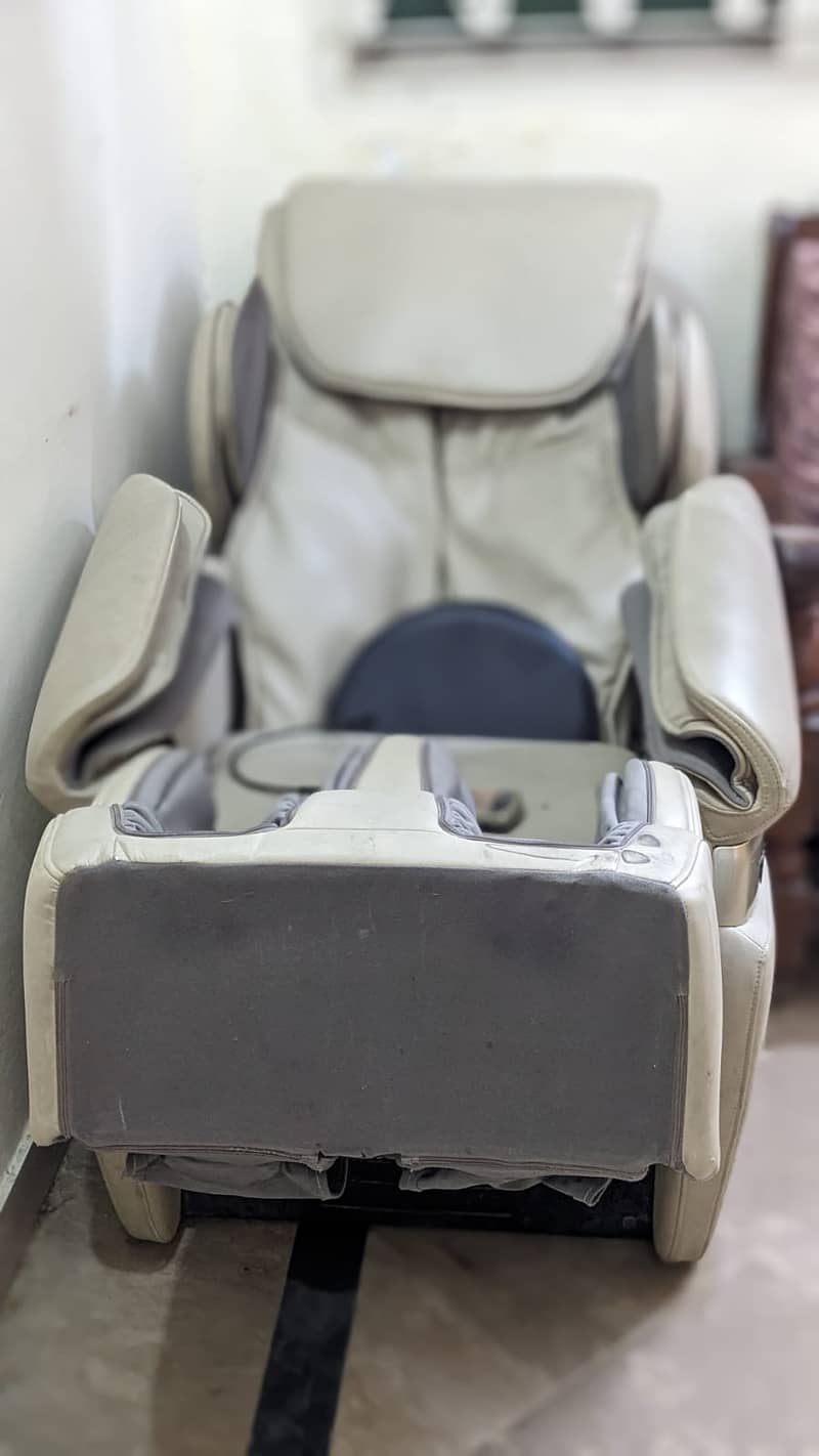 4D Full Body Massage Chair, Electric Airbags, and Extendable Footrest 3