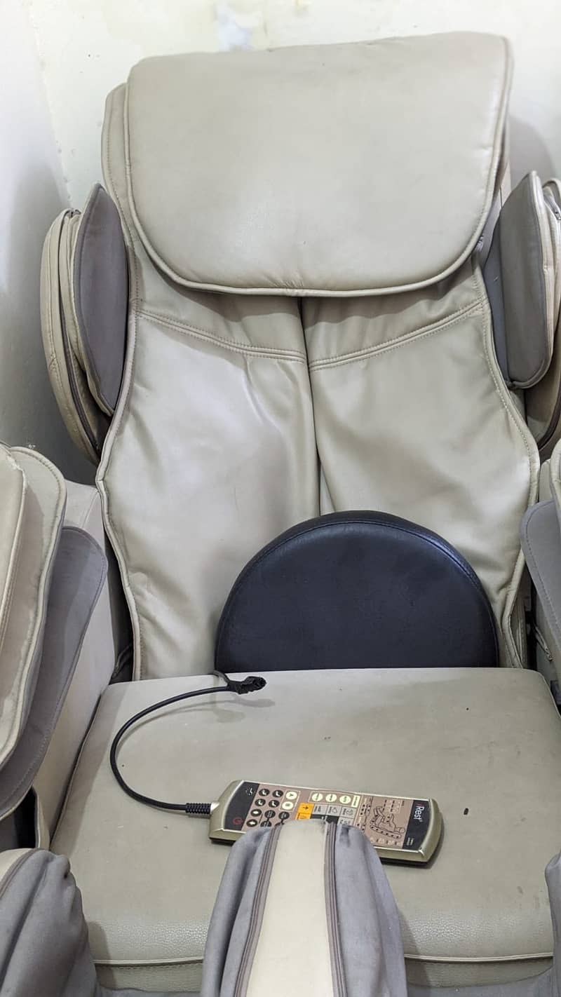 4D Full Body Massage Chair, Electric Airbags, and Extendable Footrest 5