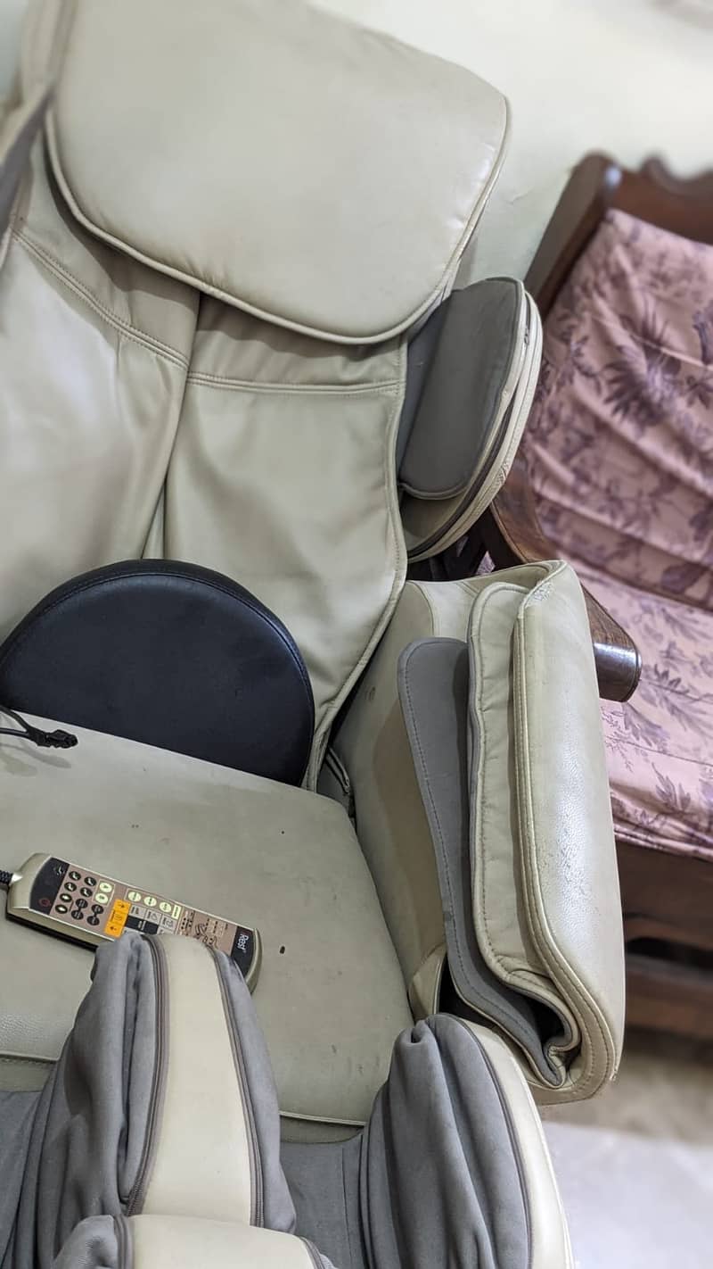 4D Full Body Massage Chair, Electric Airbags, and Extendable Footrest 8